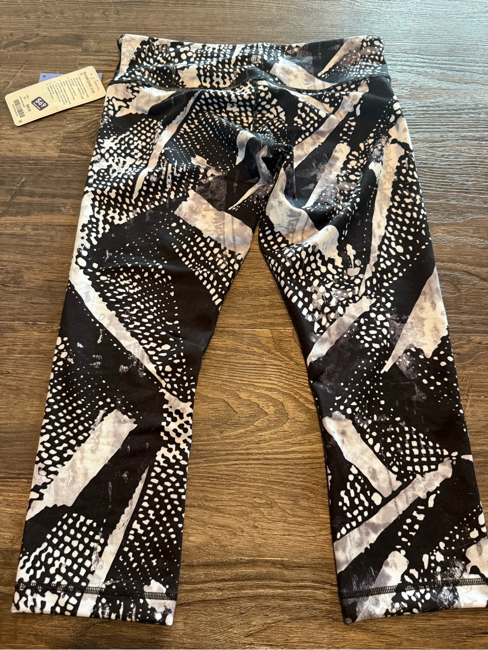 Lululemon crop - Picture 2 of 3